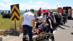 Bolu'da iki araç çarpıştı, yaşlı çifti itfaiye kurtardı