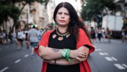 Dolores Reyes'ten eril dünyanın karanlığına büyülü bir ışık