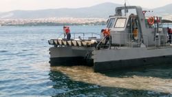 Gölcük Poyraz Limanı’nda müsilaj temizliği başladı
