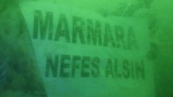 Kocaeli'de dalgıçlar, 15 metre derinden Marmara Denizi için haykırdı