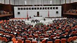 AK Parti, 4'üncü Yargı Paketi'ni TBMM'ye sundu
