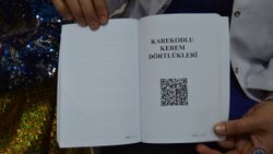Öğrenciler derledikleri halk şiirlerini, karekodlu kitap haline getirdi