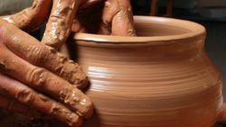 Ateşle şekillenen sanat: Seramik