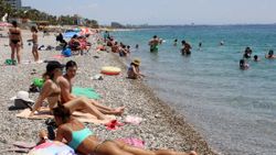 Antalya'da kısıtlamalı son pazar