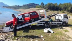 Balık tutmak içn gittiği Karacaören Barajı'ndan otomobilini çıkardı