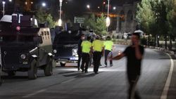 Siirt'te kaza sonrası mahalleli yolu trafiğe kapattı