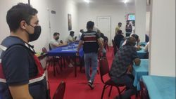 İzmir'de kumar baskınında 111 kişiye 533 bin lira para cezası