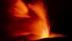 Etna Yanardağı yeniden aktifleşti