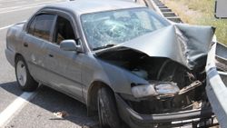 Elazığ'da otomobilin bariyerlere saplandığı kazada 5 kişi yaralandı