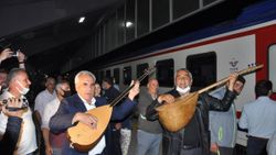 Doğu Ekspresi'nin son durağında sazlı sözlü karşılama