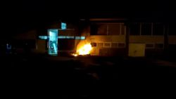 Kocaeli'nde fabrika önündeki doğal gaz kutusu yandı