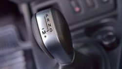 Satılan her 10 otomobilden 7'si otomatik vitesli