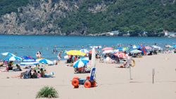 Bartın'ın mavi bayraklı plajı İnkum, tatilcilerle doldu