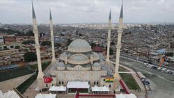 Türkiye'nin inşa ettiği Gana Millet Cami ve Külliyesi ibadete açıldı