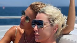 Gülben Ergen ile Seda Sayan Bodrum’da bir araya geldi