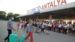 Antalya'ya 26 günde 1 milyon 200 bin yabancı turist geldi