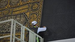 Bayram öncesi Kabe'nin örtüsü değişti