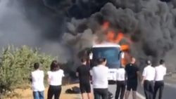 İzmir'de yolcu otobüsü yandı