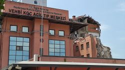 Haydarpaşa Numune Hastanesi'ndeki binanın yıkımına başlandı
