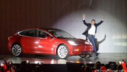 Tesla aracında fare izleri ortaya çıktı