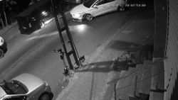 Kağıthane’de alkollü sürücü, park halindeki 5 otomobile çarptı