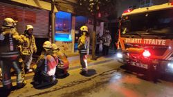 İstanbul'da elektronik cihaz satan dükkan yandı