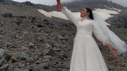 Farkındalık yaratmak için Ağrı Dağı ile evlendi