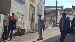 Malatya'da telefonu açmayan eşini öldürdü
