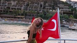 Bodrum’da tatil yapan Şeyma Subaşı’na tepki