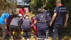 Adana'da iki kadın, soğan sererken çöken çatıdan düştü