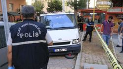 Adana'da hastane otoparkında silahlı saldırıya uğrayan baba ile oğlu yaralandı