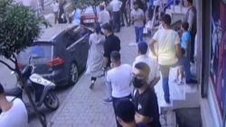 Sultangazi'de korsan taksi durağını ateşe verildi
