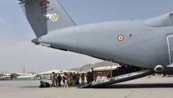 Afganistan'da Türk vatandaşların tahliyesi sürüyor