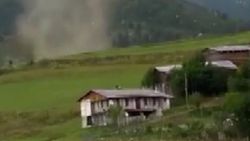 Artvin Şavşat’ta hortum ve fırtına etkili oldu