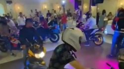 Hatay'da düğün salonuna motosikletleriyle girdiler