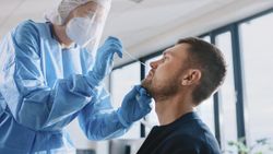 Detaylar belli oldu! PCR testi zorunluluğu ne zaman başlayacak, nerelerde geçerli olacak?