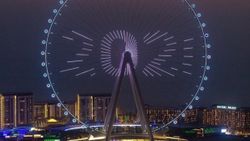Dubai'de 1750 kişilik dünyanın en büyük dönme dolabı