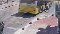 Küçükçekmece’de kadın seyir halindeki otobüsten düştü