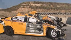Pendik'te zincirleme kaza: 2 tır ile 2 otomobil birbirine girdi