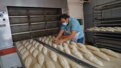Kastamonu'da çamurdan temizlenen fırında ekmek üretimine başlandı