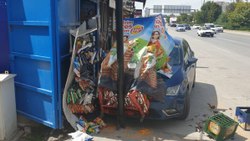 Ankara'da otomobil büfeye girdi