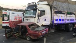 Manisa'da kamyon ile otomobil çarpıştı: 1 ölü, 3 yaralı