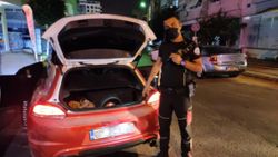Antalya'da ekipler, yüksek sesle müzik dinleyen araçlara denetim gerçekleştirdi