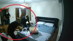 Bursa'da eve giren hırsızlar bebek kamerasına yakalandı
