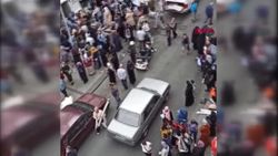 Bağcılar'da indirimli halı almak isteyenler izdihama neden oldu