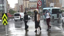 İstanbul’da sabah saatlerinde başlayan sağanak yağış, hayatı olumsuz etkiledi