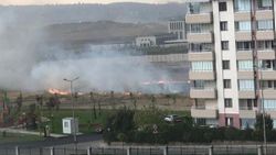 Ankara'da yıldırım düşen boş arazide yangın çıktı