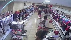 Esenler'de kadın hırsız çaldığı ürünü eteğinin içine attı