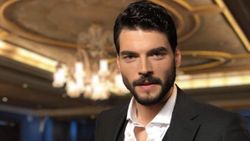 Hercai'nin Miran'ı Akın Akınözü ekranlara dönüyor! Öykü Karayel ve Sarp Apak ile aynı projede
