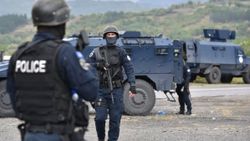 Kosova'nın Sırbistan plakalı araçların geçişine izin vermemesi iki ülke arasında gerginliğe neden oldu